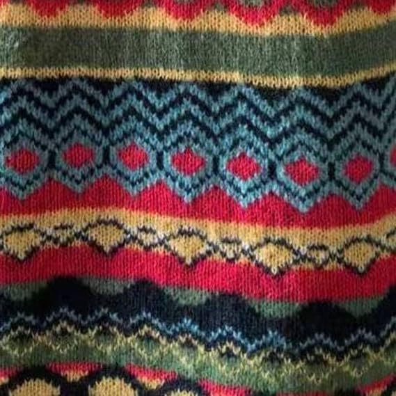 Azalea | Zimowy sweter ze wzorem nordyckim na ramionach