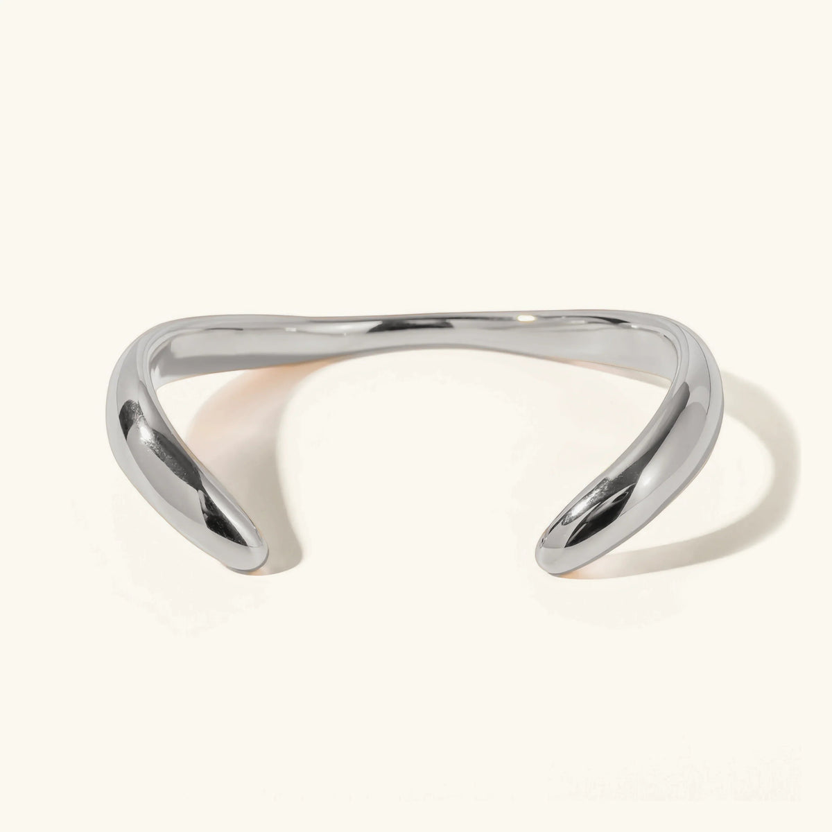 Audrina — współczesna złota bransoletka bangle