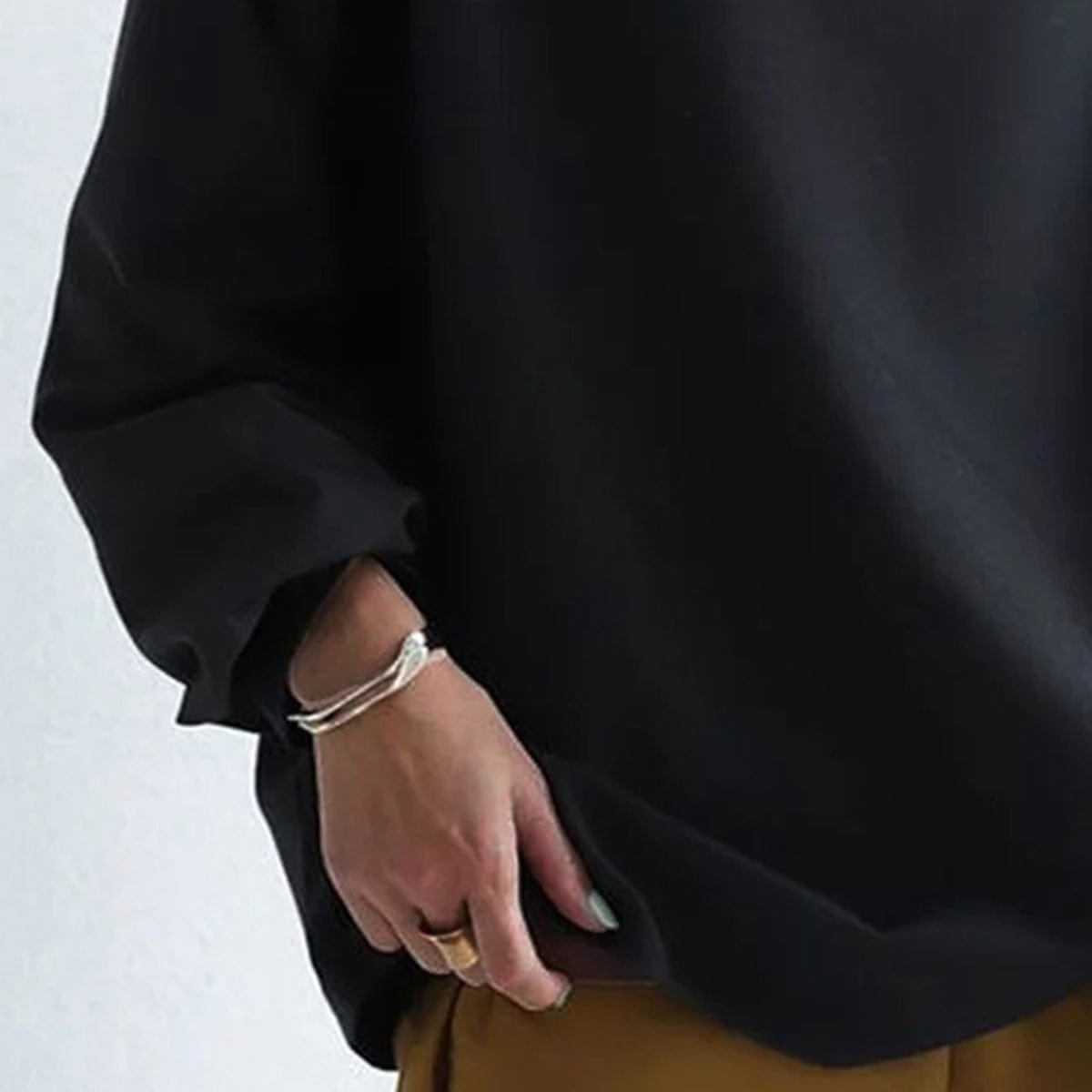 Laevynne | Casualowy top z wysokim kołnierzem