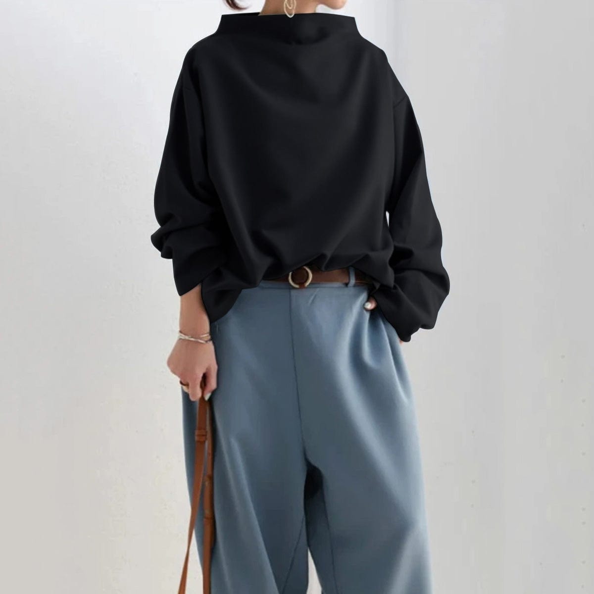 Laevynne | Casualowy top z wysokim kołnierzem