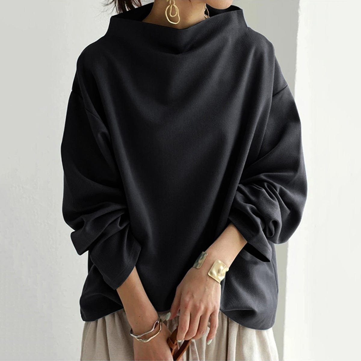 Laevynne | Casualowy top z wysokim kołnierzem