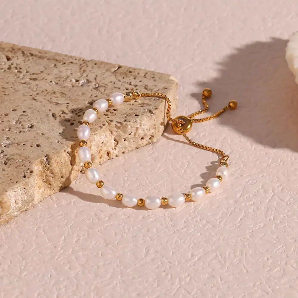 Elegant Pearl and Gold Bracelet