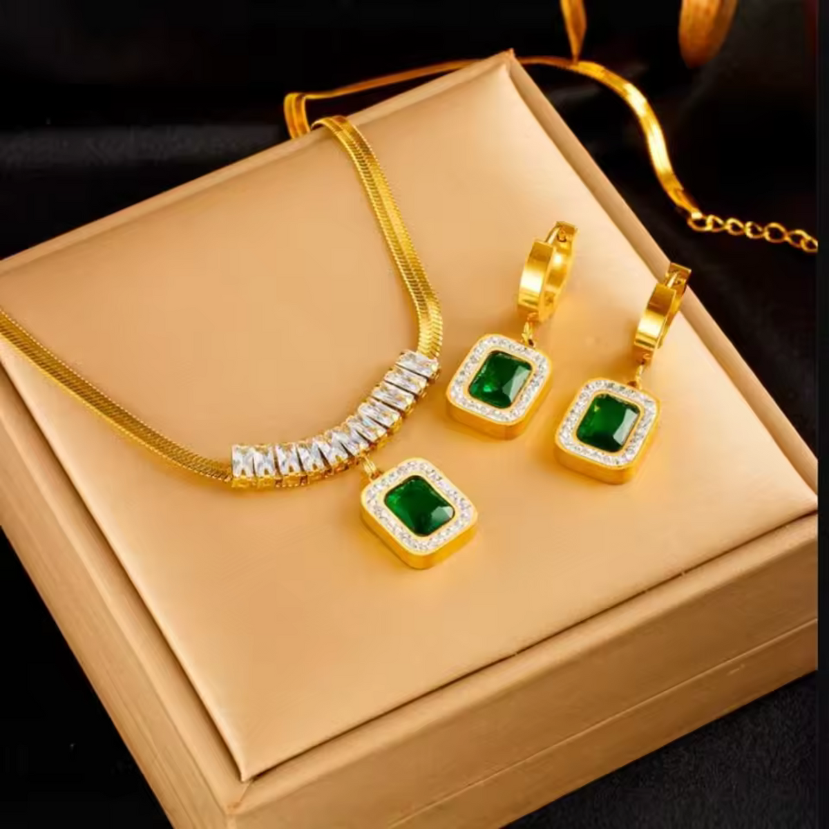 Isolde Ravaryn Jewelry Set